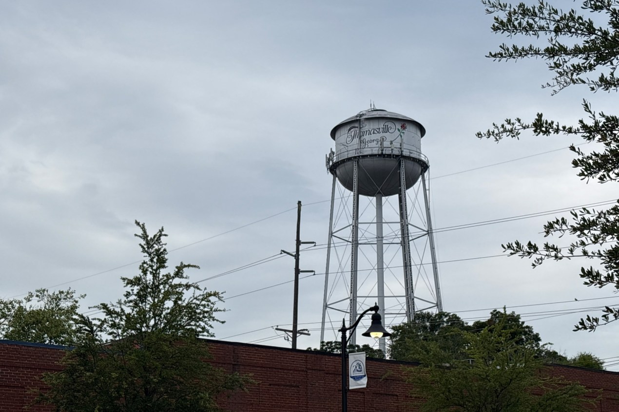 A photo of a water tower with "Thomasville, Georgia" written on it.